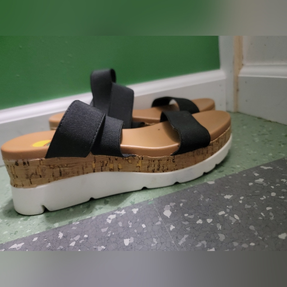 Maui Island Tan Sandals for Effortless Style and Comfort - Picture 2 of 4